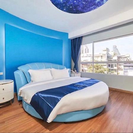 Sapphire Hotel Silom Bangkok Extérieur photo A bedroom at the hotel