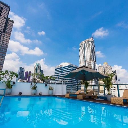 Sapphire Hotel Silom Bangkok Extérieur photo The pool at the rooftop of the hotel