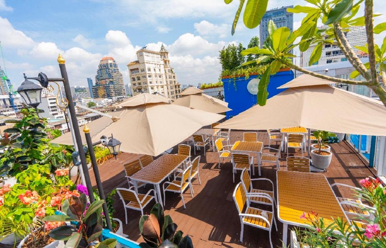 Sapphire Hotel Silom Bangkok Extérieur photo The rooftop bar at the hotel