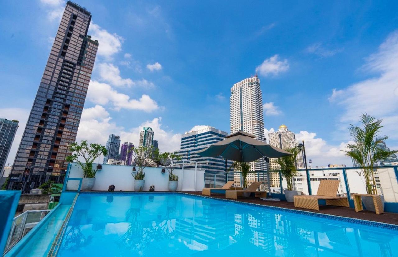Sapphire Hotel Silom Bangkok Extérieur photo The pool at the rooftop of the hotel