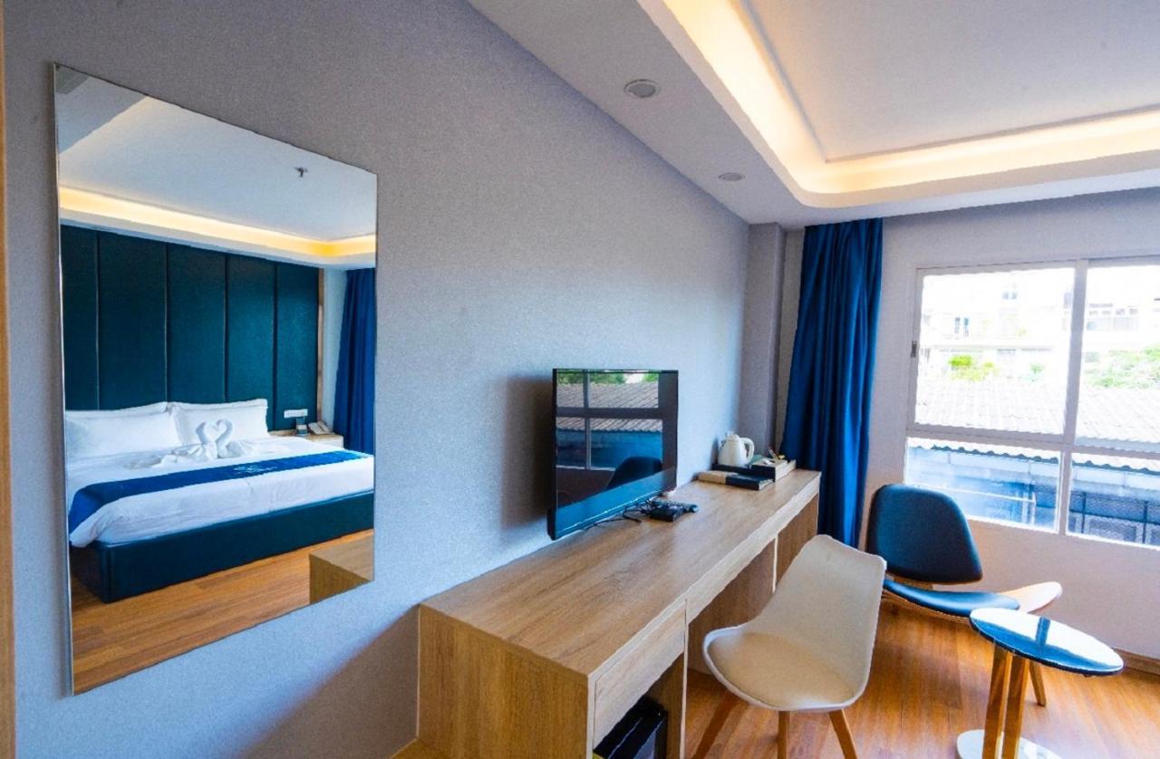 Sapphire Hotel Silom Bangkok Extérieur photo Deluxe Room