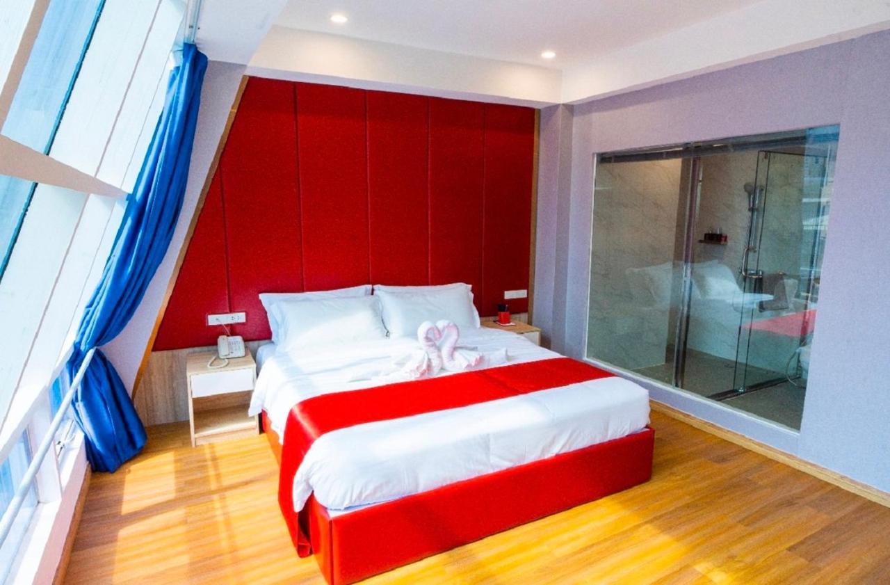 Sapphire Hotel Silom Bangkok Extérieur photo A bedroom at the hotel