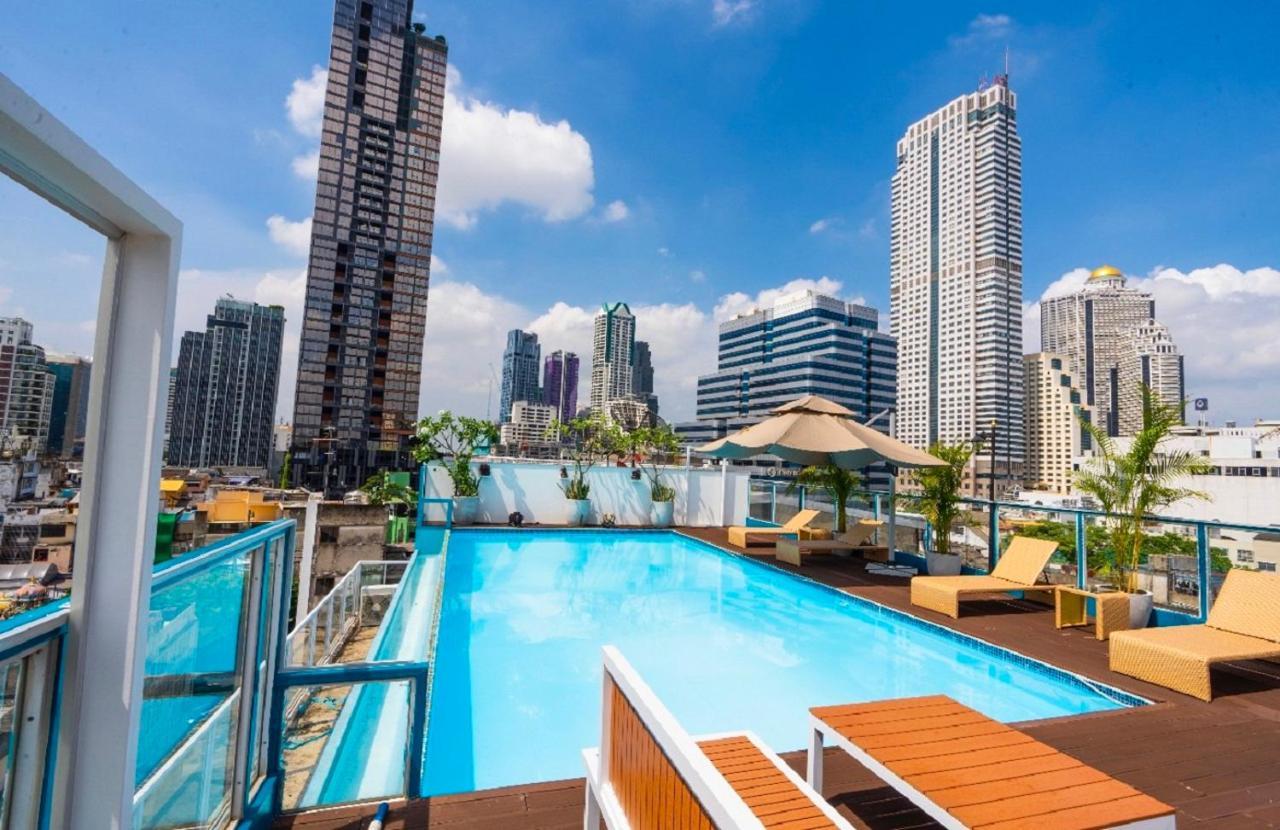 Sapphire Hotel Silom Bangkok Extérieur photo Rooftop pool at the hotel