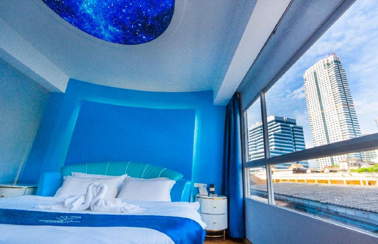 Sapphire Hotel Silom Bangkok Extérieur photo A room at the hotel
