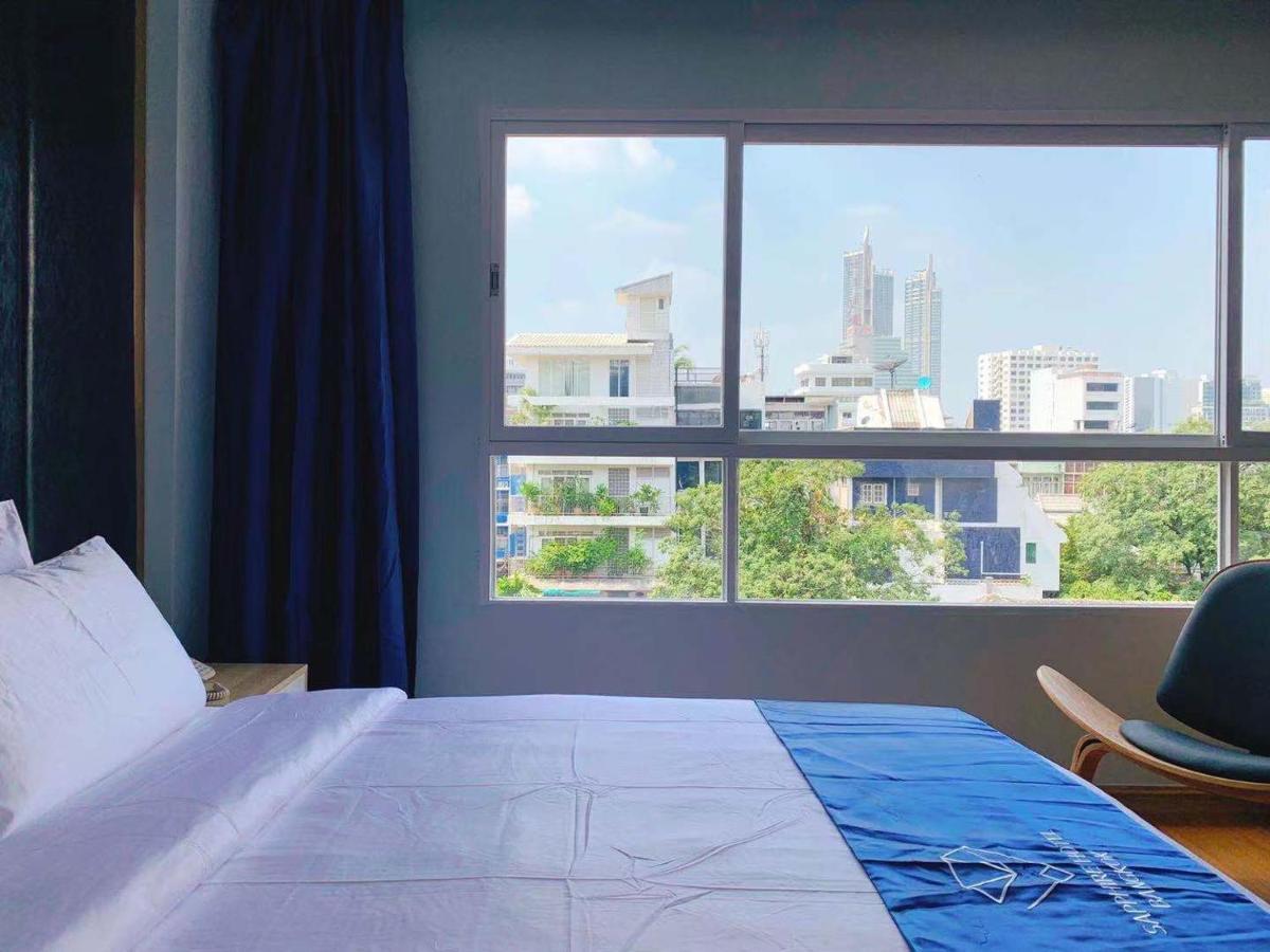 Sapphire Hotel Silom Bangkok Extérieur photo A room at the hotel