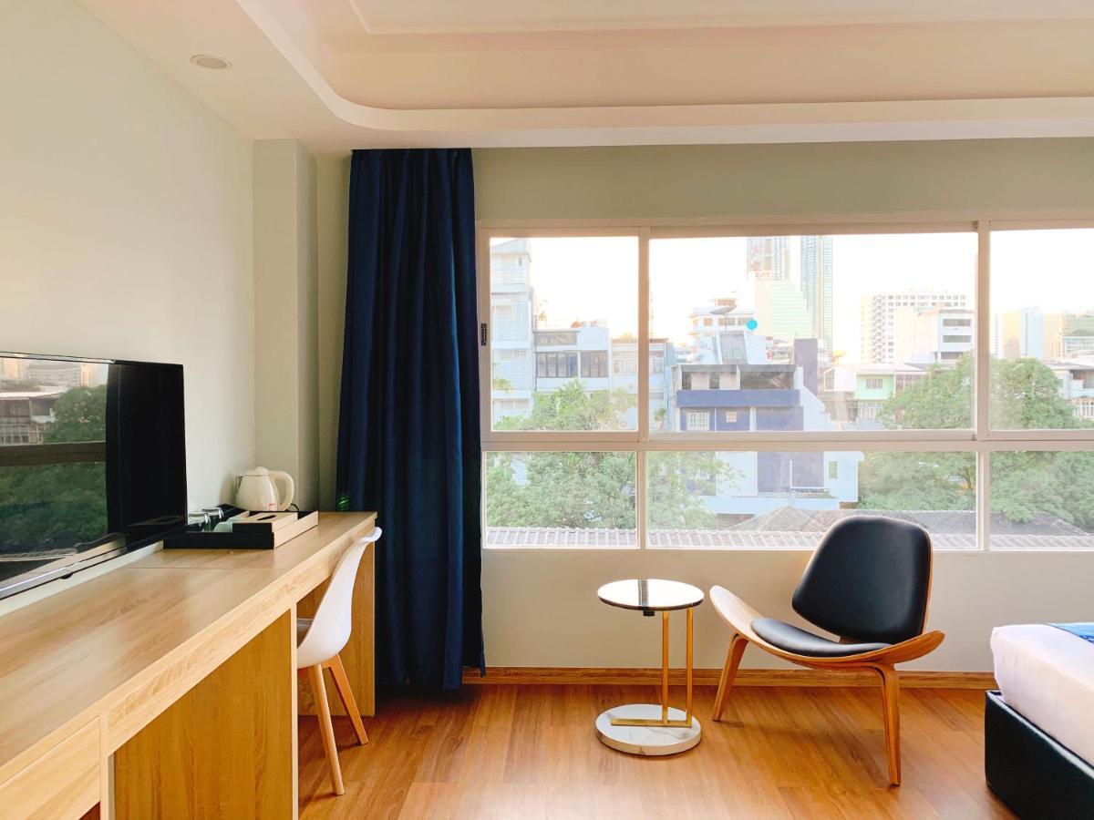 Sapphire Hotel Silom Bangkok Extérieur photo A room at the hotel