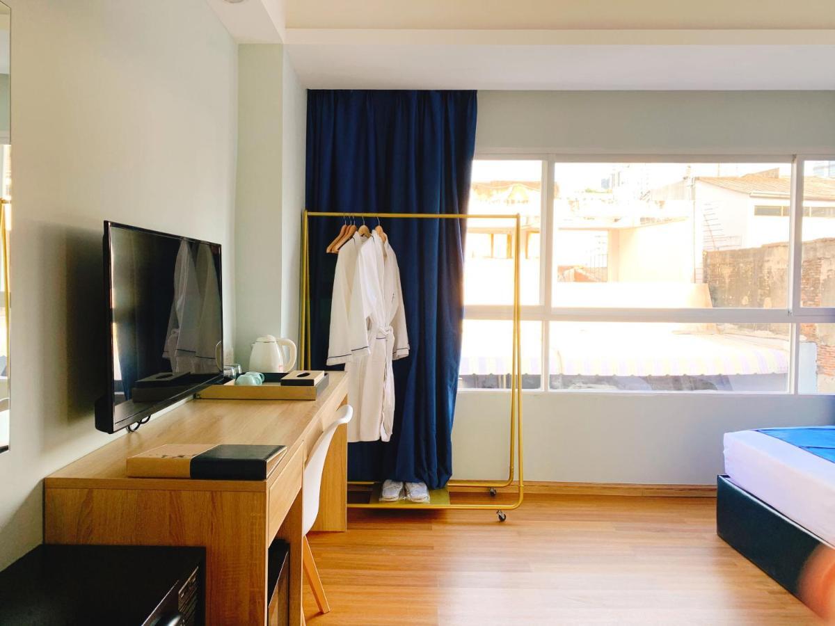 Sapphire Hotel Silom Bangkok Extérieur photo A room at the hotel