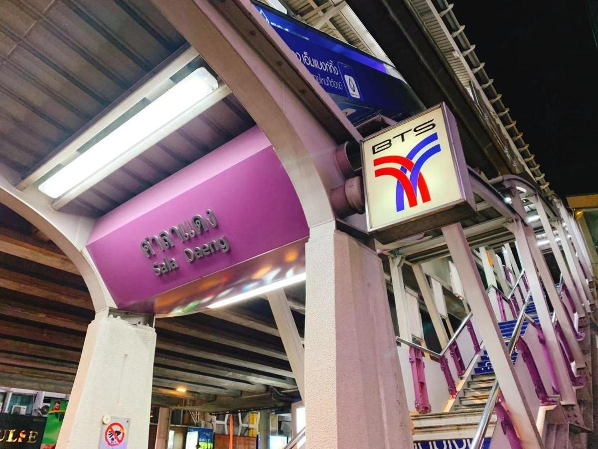 Sapphire Hotel Silom Bangkok Extérieur photo The BTS Skytrain station
