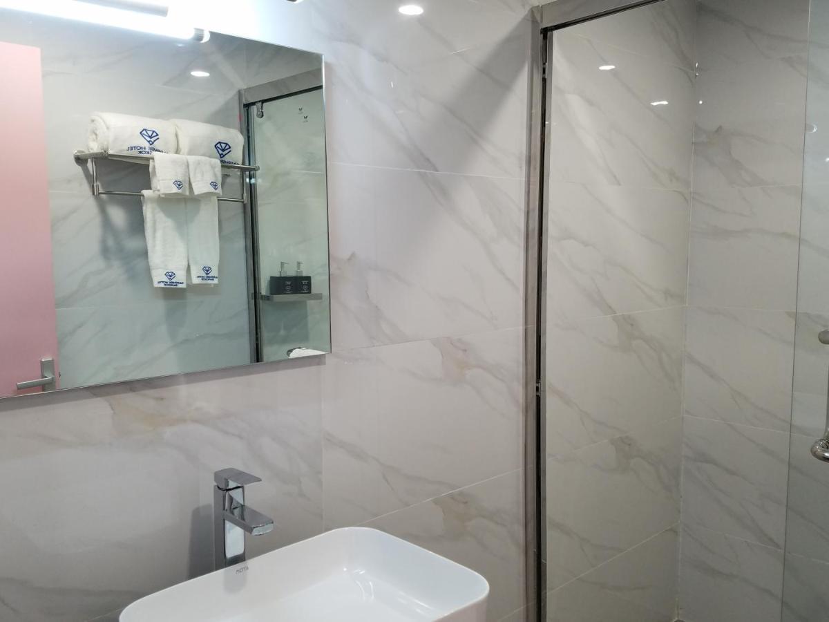 Sapphire Hotel Silom Bangkok Extérieur photo Bathroom